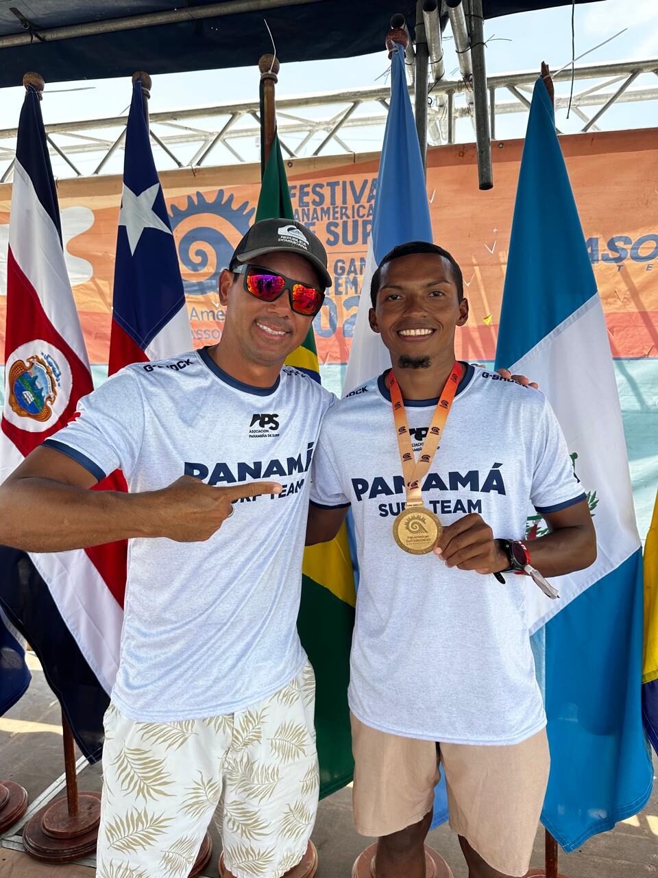 Diego con el Panama Surf Team